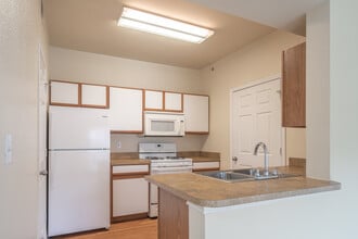 Cypress Creek at Reed Road Apartment Homes in Houston, TX - Building Photo - Interior Photo