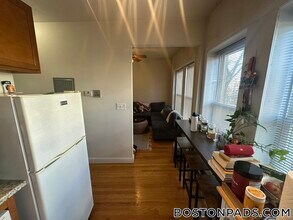 1054 Cambridge St in Cambridge, MA - Foto de edificio - Building Photo