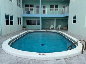 2600 N Surf Rd, Unit Beachfront in Hollywood, FL - Building Photo - Building Photo