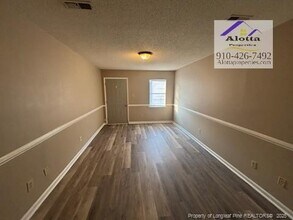 6412 Ezras Ct in Fayetteville, NC - Foto de edificio - Building Photo