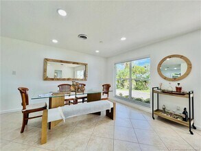 12845 S Indian River Dr in Jensen Beach, FL - Foto de edificio - Building Photo
