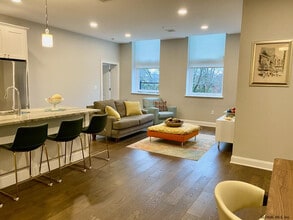 77 Van Dam St in Saratoga Springs, NY - Building Photo - Building Photo