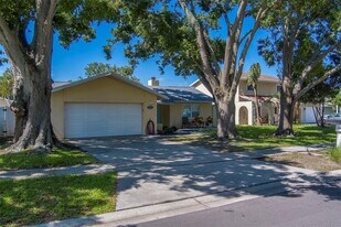 14414 91st Ave N in Seminole, FL - Building Photo