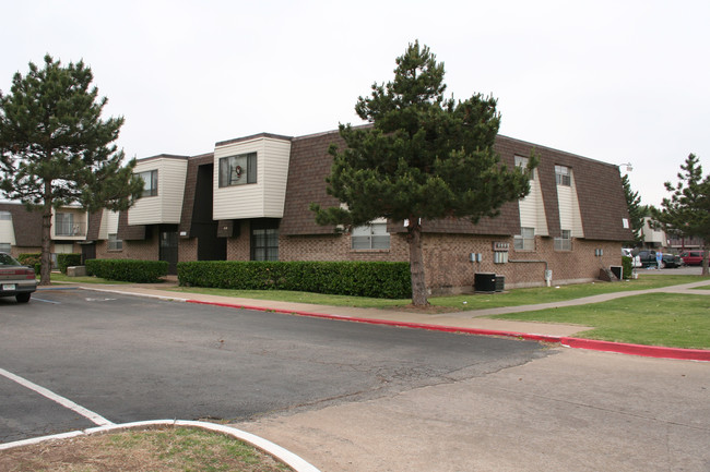 Southpointe Apartments in Oklahoma City, OK - Building Photo - Building Photo