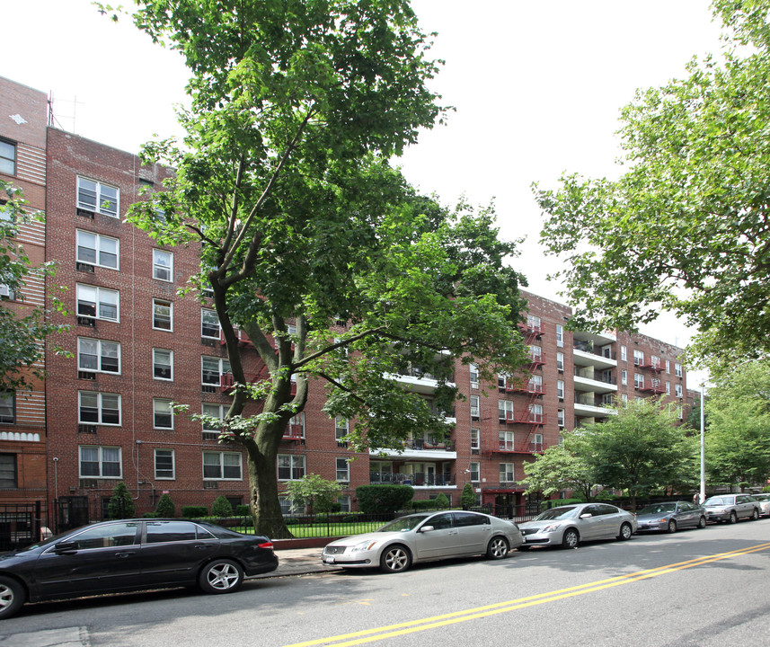 130 Clarkson Ave in Brooklyn, NY - Foto de edificio