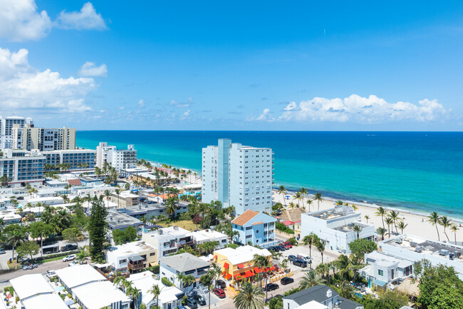 Edgewater Beach Towers in Hollywood, FL - Foto de edificio - Building Photo