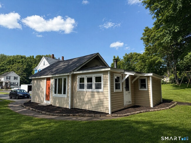 103 Reynolds St in Killingly, CT - Building Photo - Building Photo