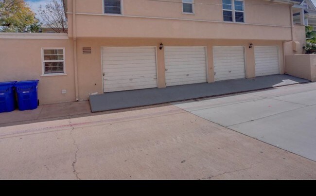 The Catalina Apartments in Coronado, CA - Foto de edificio - Building Photo