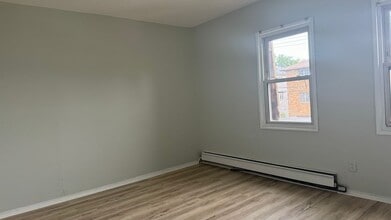 34 W 10th St in Linden, NJ - Building Photo - Building Photo