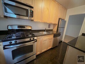 333 E 49th St in New York, NY - Building Photo - Building Photo