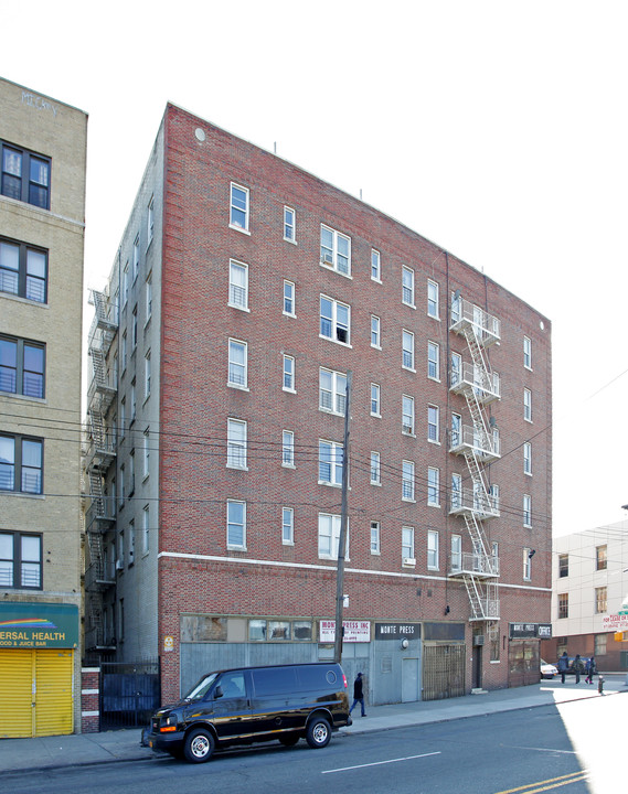 707 E 242nd St in Bronx, NY - Building Photo