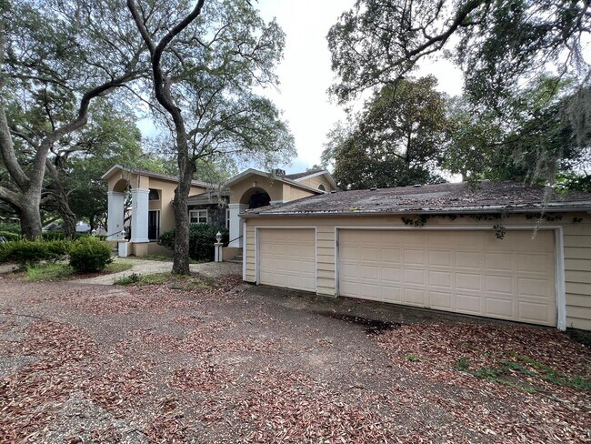 902 Whisperwood Ln S in Fort Walton Beach, FL - Building Photo - Building Photo