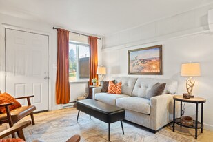 661 8th Ave E N in Columbia Falls, MT - Building Photo