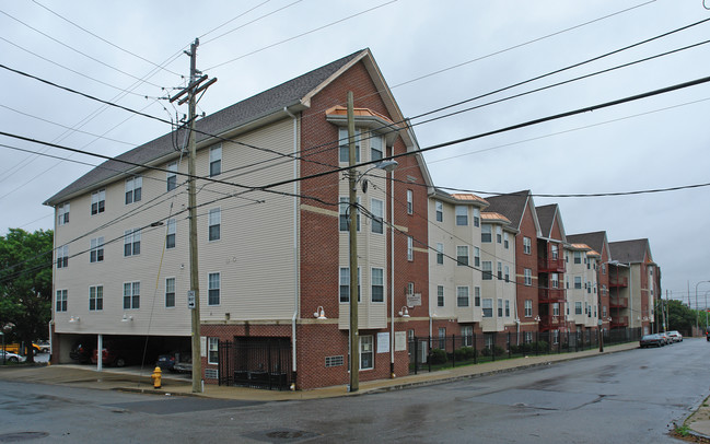 Christiana Village Apartments in Wilmington, DE - Building Photo - Building Photo