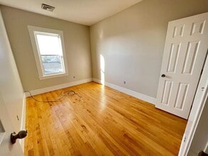 13 Winthrop St, Unit 3 in Worcester, MA - Building Photo - Building Photo