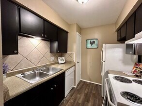Royal Oaks Apartments in Lufkin, TX - Building Photo - Building Photo