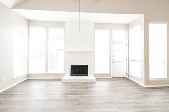 1332 Overlook Dr in Lewisville, TX - Building Photo - Building Photo