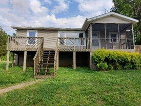 114 Residence Dr in Cross Hill, SC - Building Photo