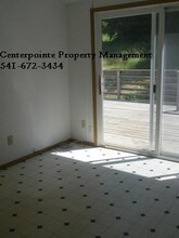 1814 Trails End Ln in Sutherlin, OR - Building Photo - Building Photo