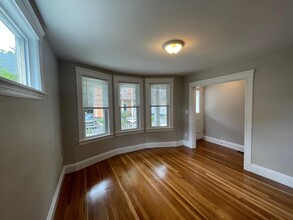 26 Ashland St, Unit 1 in Somerville, MA - Foto de edificio - Building Photo