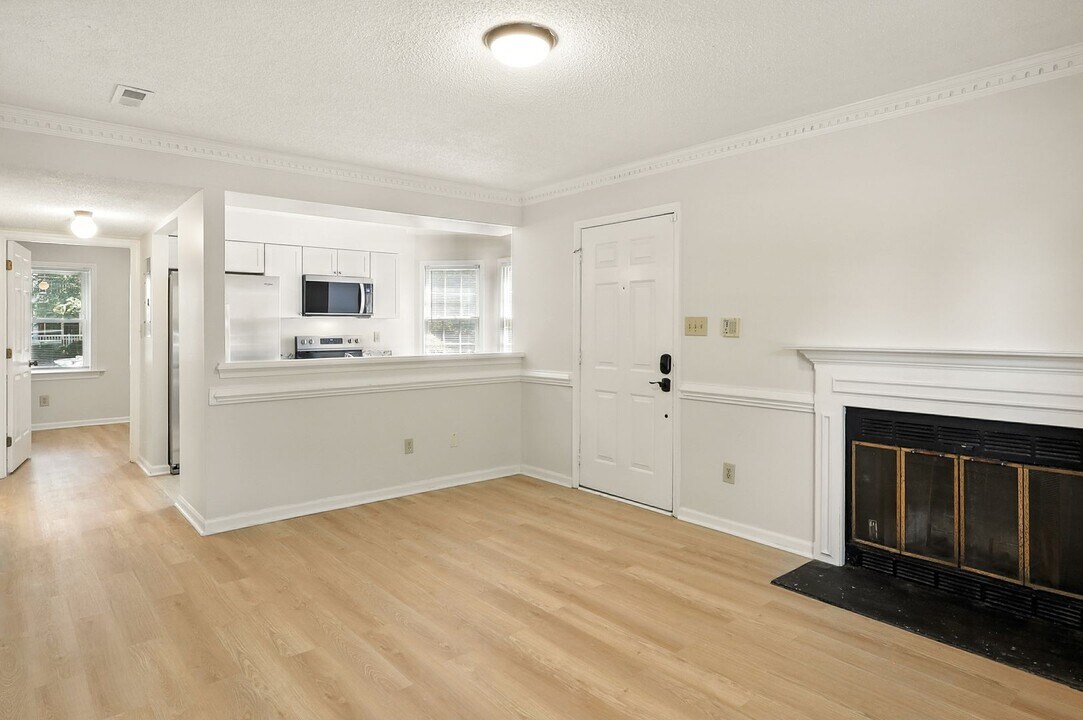 13 Academy Ln in Hampton, VA - Building Photo