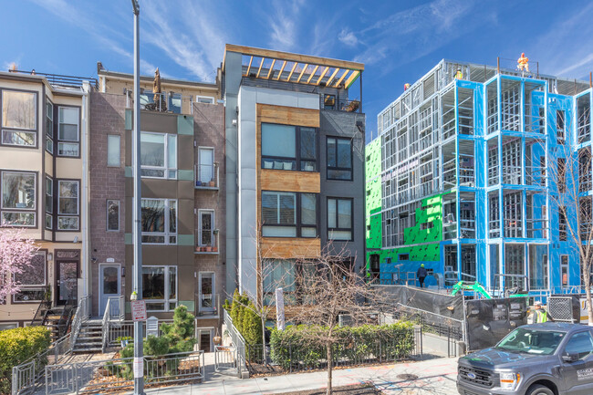 2216 11th St NW in Washington, DC - Foto de edificio - Building Photo