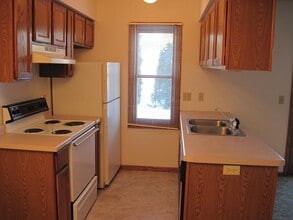 1127 Mark Ave in Tomah, WI - Building Photo - Building Photo