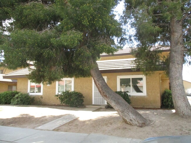 836 E Avenue J12, Unit 4