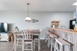 7600 Seawall Blvd in Galveston, TX - Foto de edificio - Building Photo