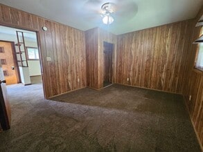 424 Stinaff St in Kent, OH - Foto de edificio - Building Photo
