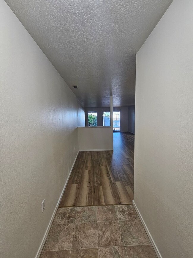 875-877 Columbine Way in Central Point, OR - Foto de edificio - Building Photo