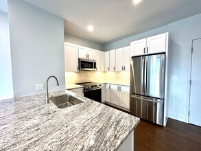 45 E Central St in Natick, MA - Foto de edificio - Building Photo