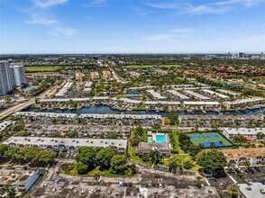 825 NE 26th Ave in Hallandale Beach, FL - Building Photo - Building Photo