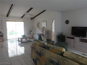 330 SE 34th St in Cape Coral, FL - Building Photo - Building Photo