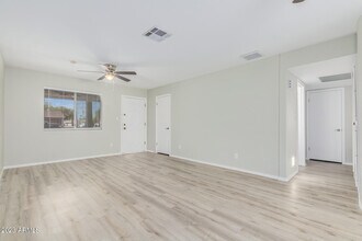1512 W Estrella Dr in Chandler, AZ - Foto de edificio - Building Photo