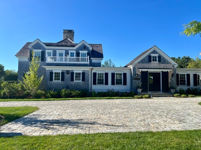 property at 3 Field Club Ln
