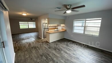 3041 Hoban Ave in Spring Hill, FL - Foto de edificio - Building Photo