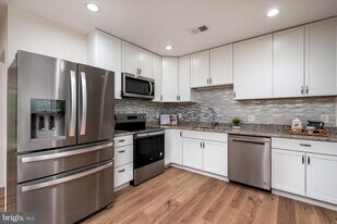 1400 Lower View Ct in Crownsville, MD - Building Photo