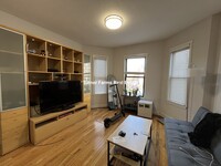 1578 Tremont St, Unit 2 in Boston, MA - Foto de edificio - Building Photo