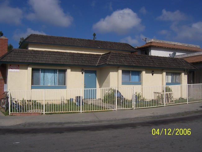 17471 Dairyview Cir in Huntington Beach, CA - Building Photo - Building Photo