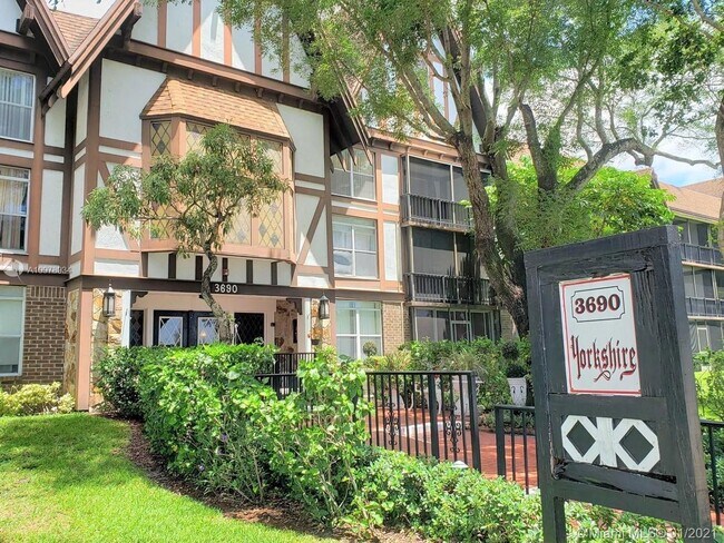 3690 Inverrary Dr-Unit -3A in Lauderhill, FL - Building Photo - Building Photo