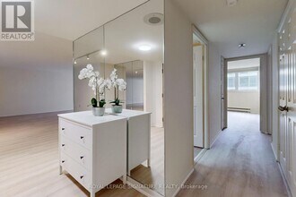 360 Bloor St E in Toronto, ON - Building Photo - Building Photo