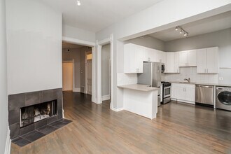 46 E Chicago Ave in Chicago, IL - Building Photo - Building Photo