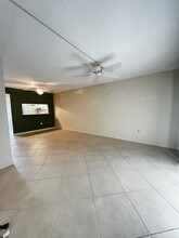9301 Central Park Dr in Ft. Myers, FL - Building Photo - Building Photo