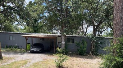 128 Park Dr in Bastrop, TX - Foto de edificio - Building Photo