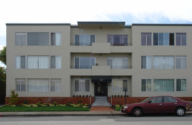 The Monaco in Burlingame, CA - Building Photo - Building Photo