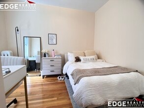 16 Fuller St, Unit 5 in Brookline, MA - Foto de edificio - Building Photo