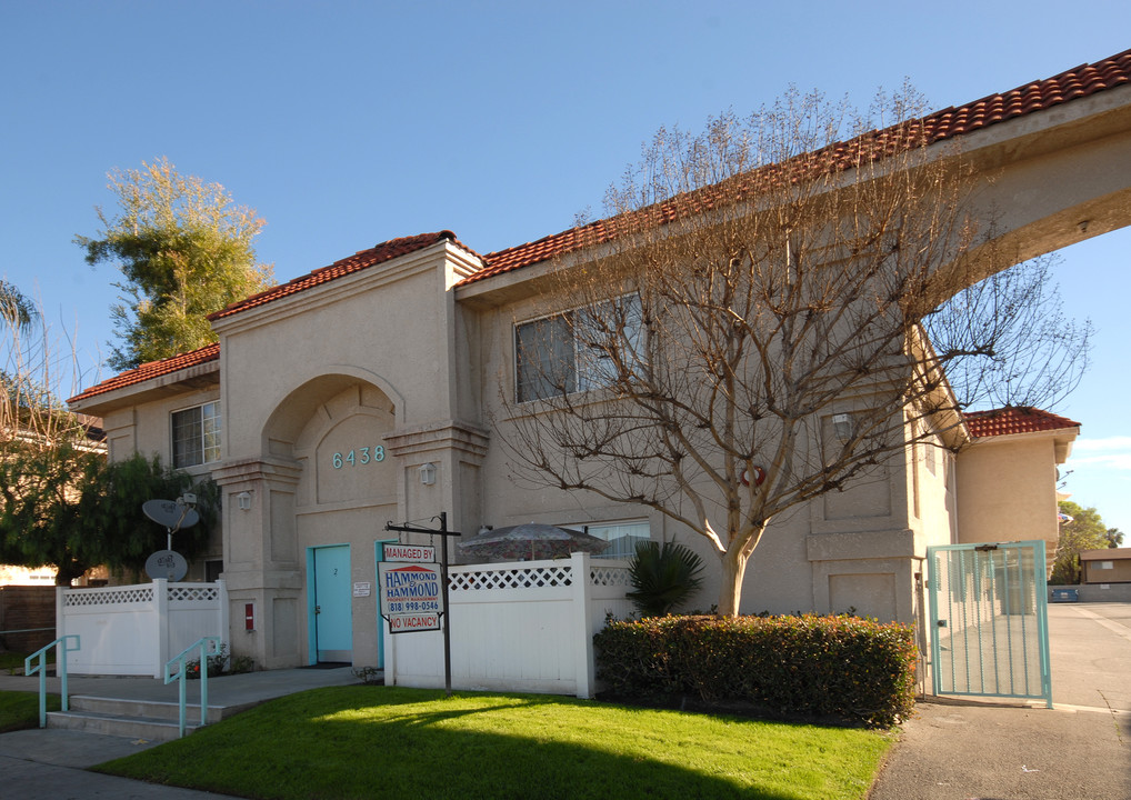 6438 Vineland Ave in North Hollywood, CA - Building Photo