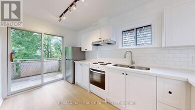 215 Kingston Rd in Toronto, ON - Building Photo - Building Photo