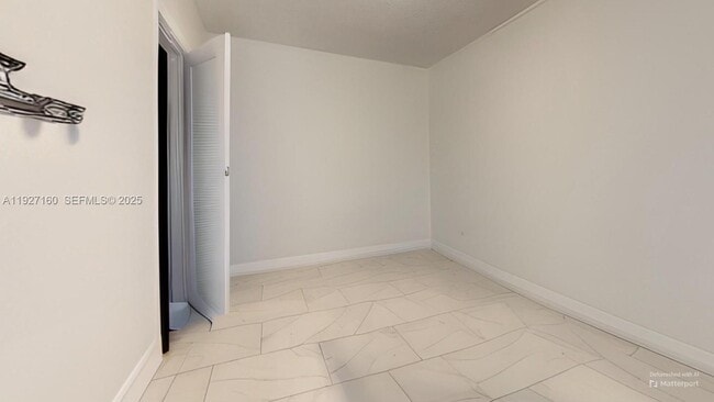 1 SW 8th Ave in Hallandale Beach, FL - Building Photo - Building Photo